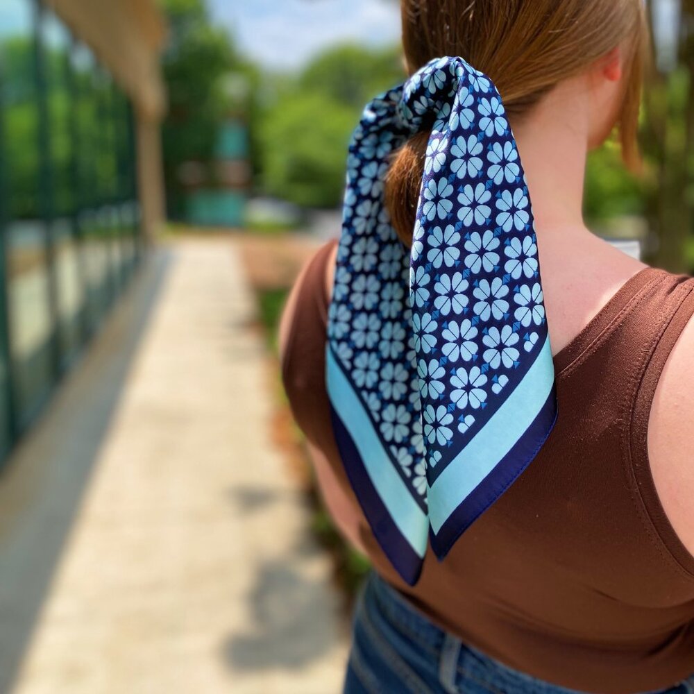 Four Petal Clover Scarf - Blue